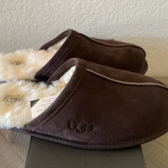 UGG® Men's Scuff Leather Loafers, size 11 - Picture 3 of 8